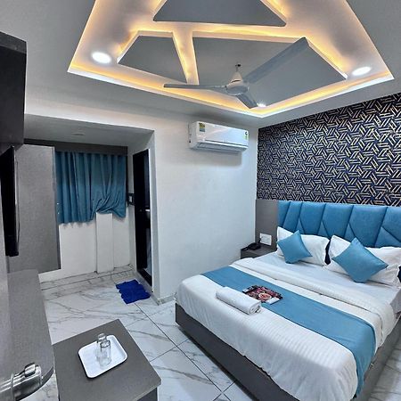 Hotel The Pacific Ahmedabad Airport ภายนอก รูปภาพ
