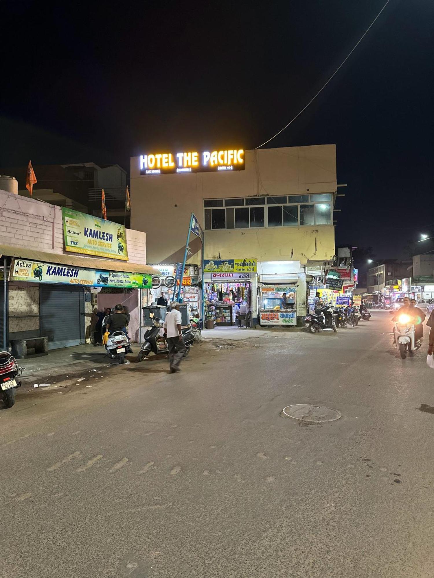 Hotel The Pacific Ahmedabad Airport ภายนอก รูปภาพ