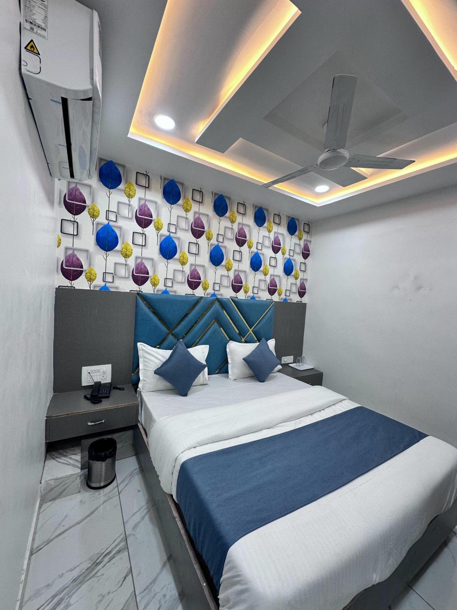 Hotel The Pacific Ahmedabad Airport ภายนอก รูปภาพ