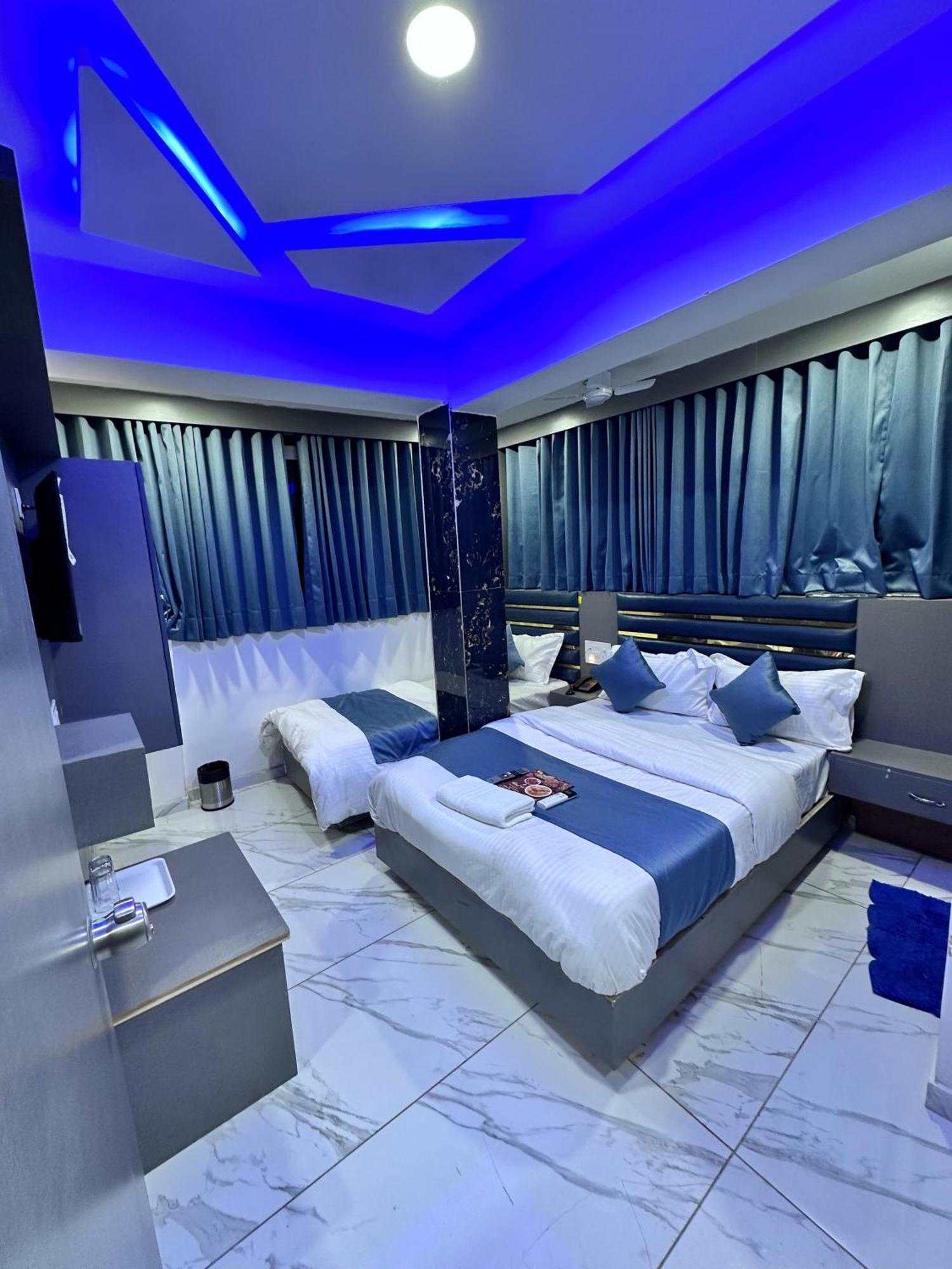 Hotel The Pacific Ahmedabad Airport ภายนอก รูปภาพ