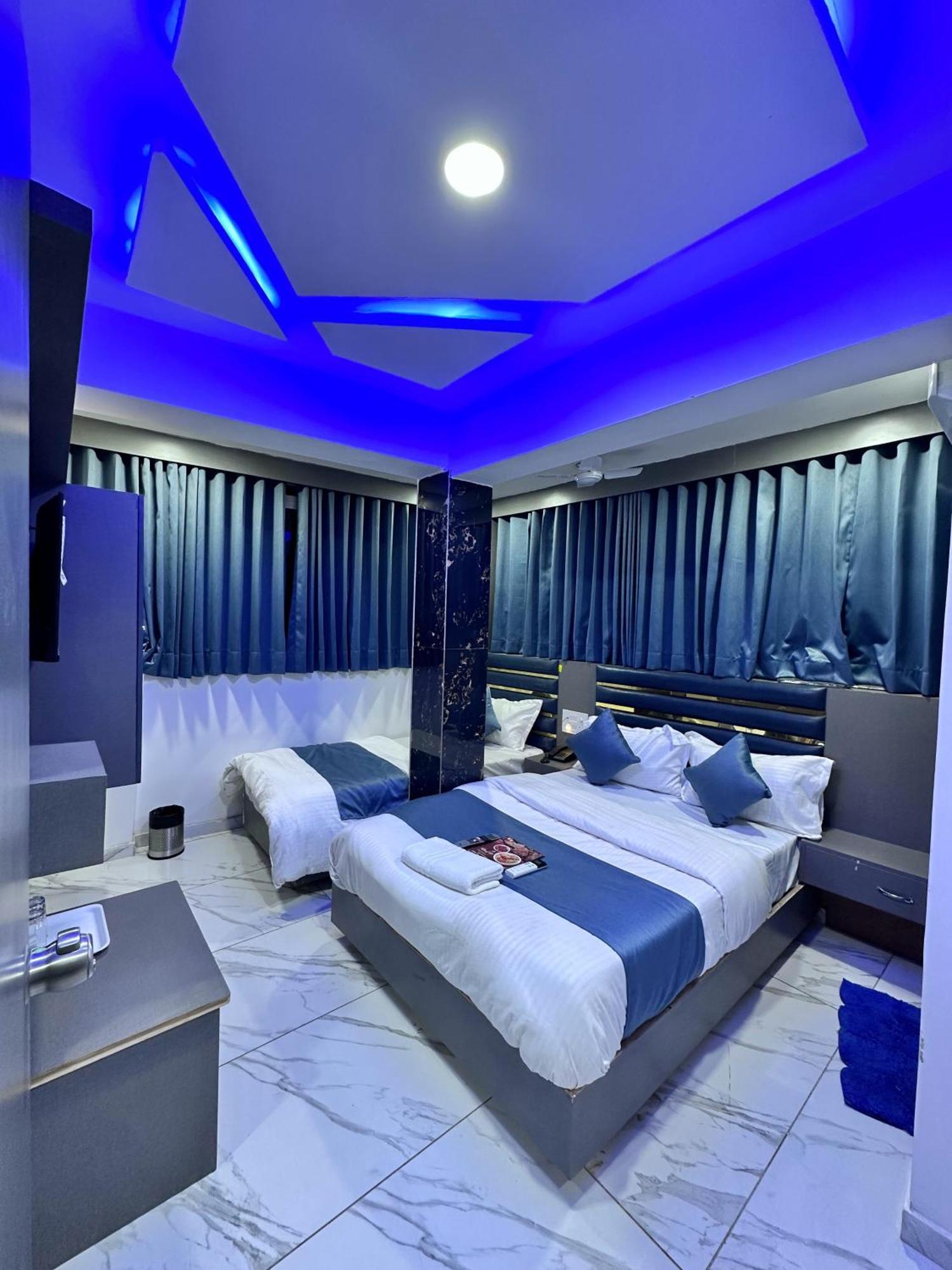 Hotel The Pacific Ahmedabad Airport ภายนอก รูปภาพ
