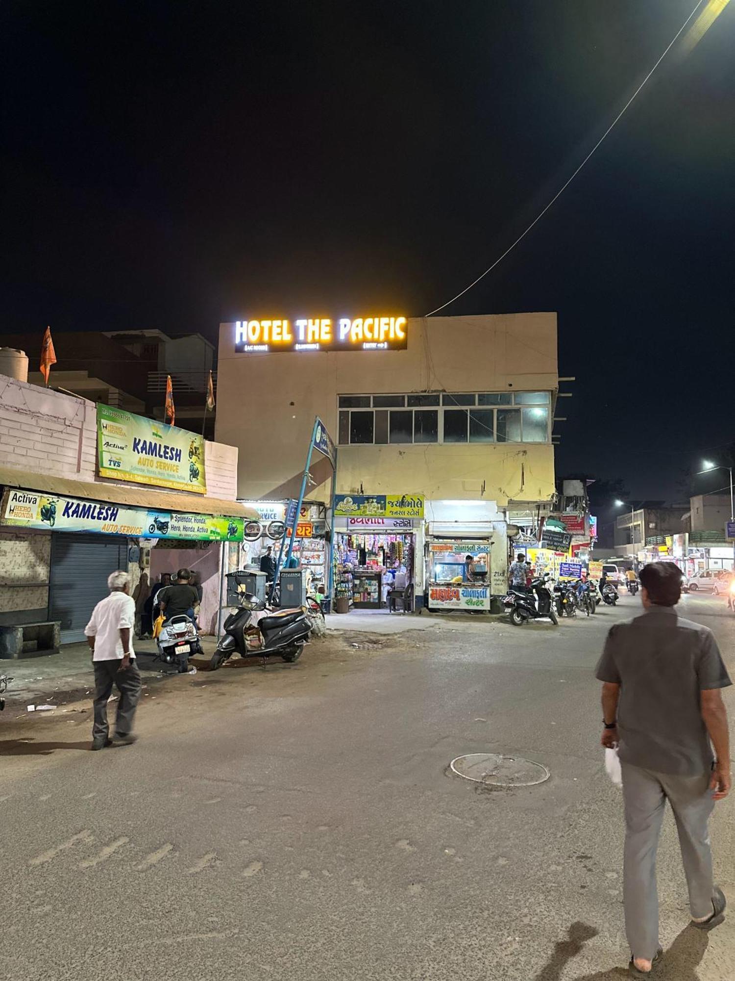 Hotel The Pacific Ahmedabad Airport ภายนอก รูปภาพ