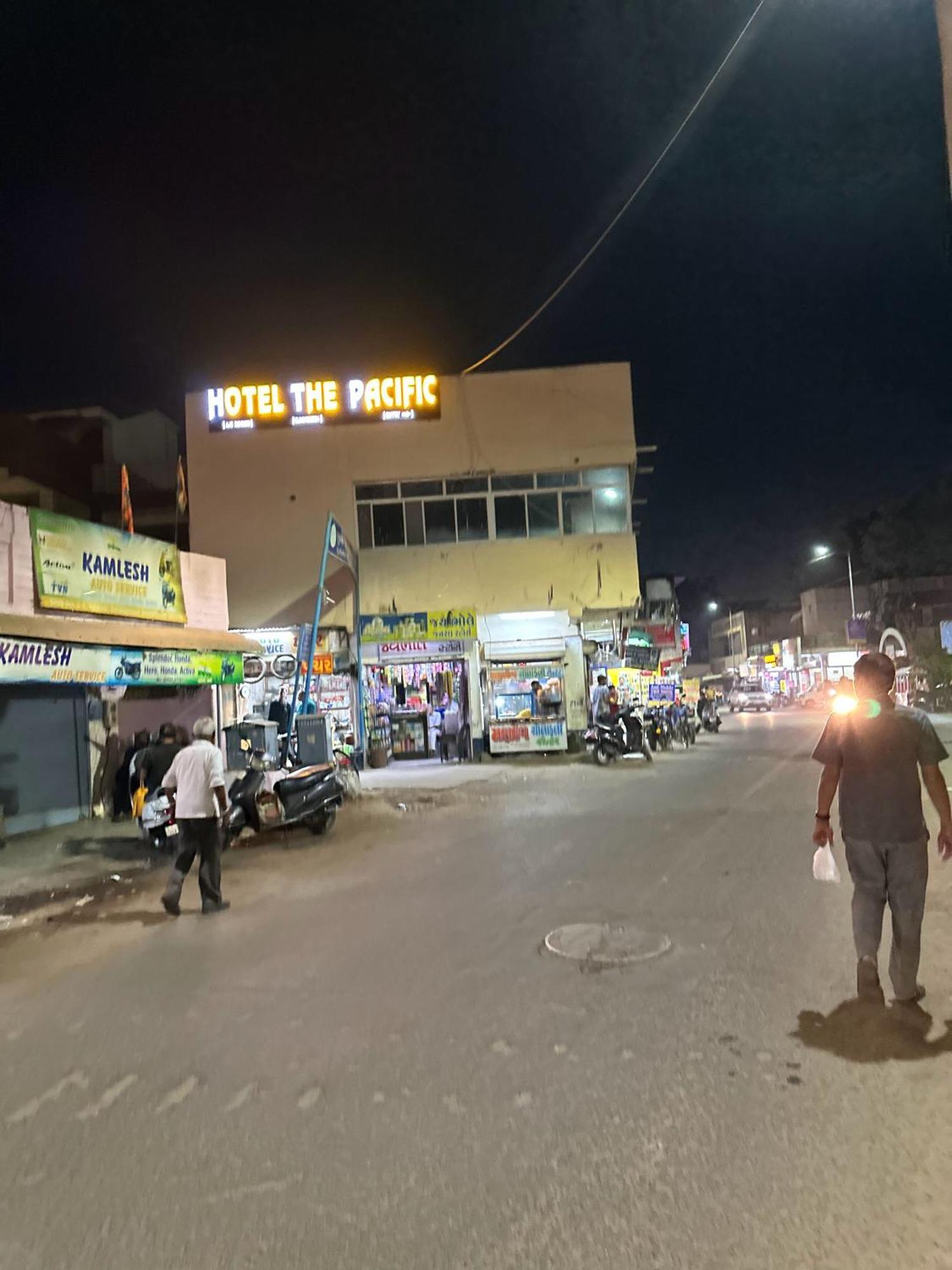 Hotel The Pacific Ahmedabad Airport ภายนอก รูปภาพ