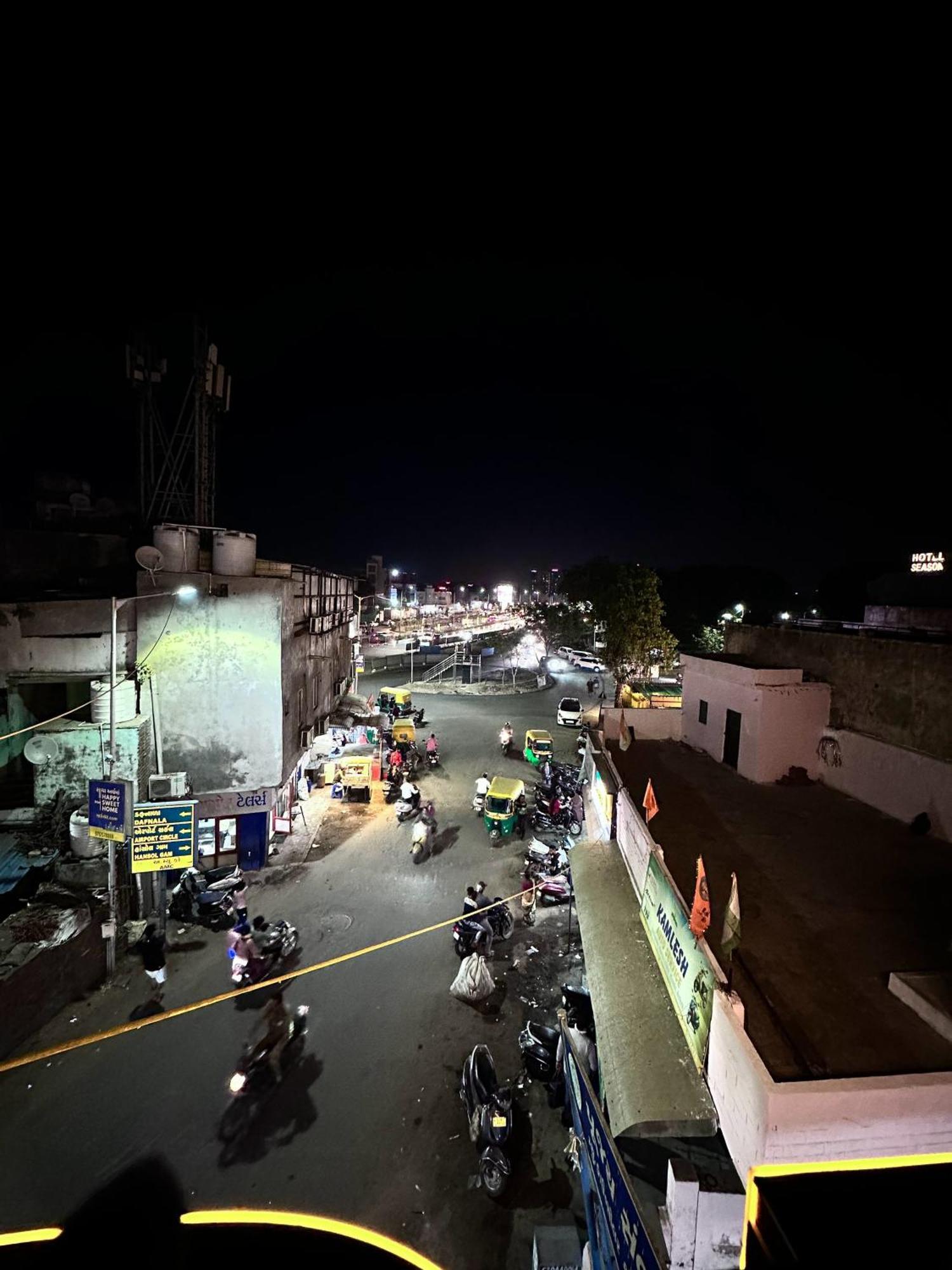 Hotel The Pacific Ahmedabad Airport ภายนอก รูปภาพ