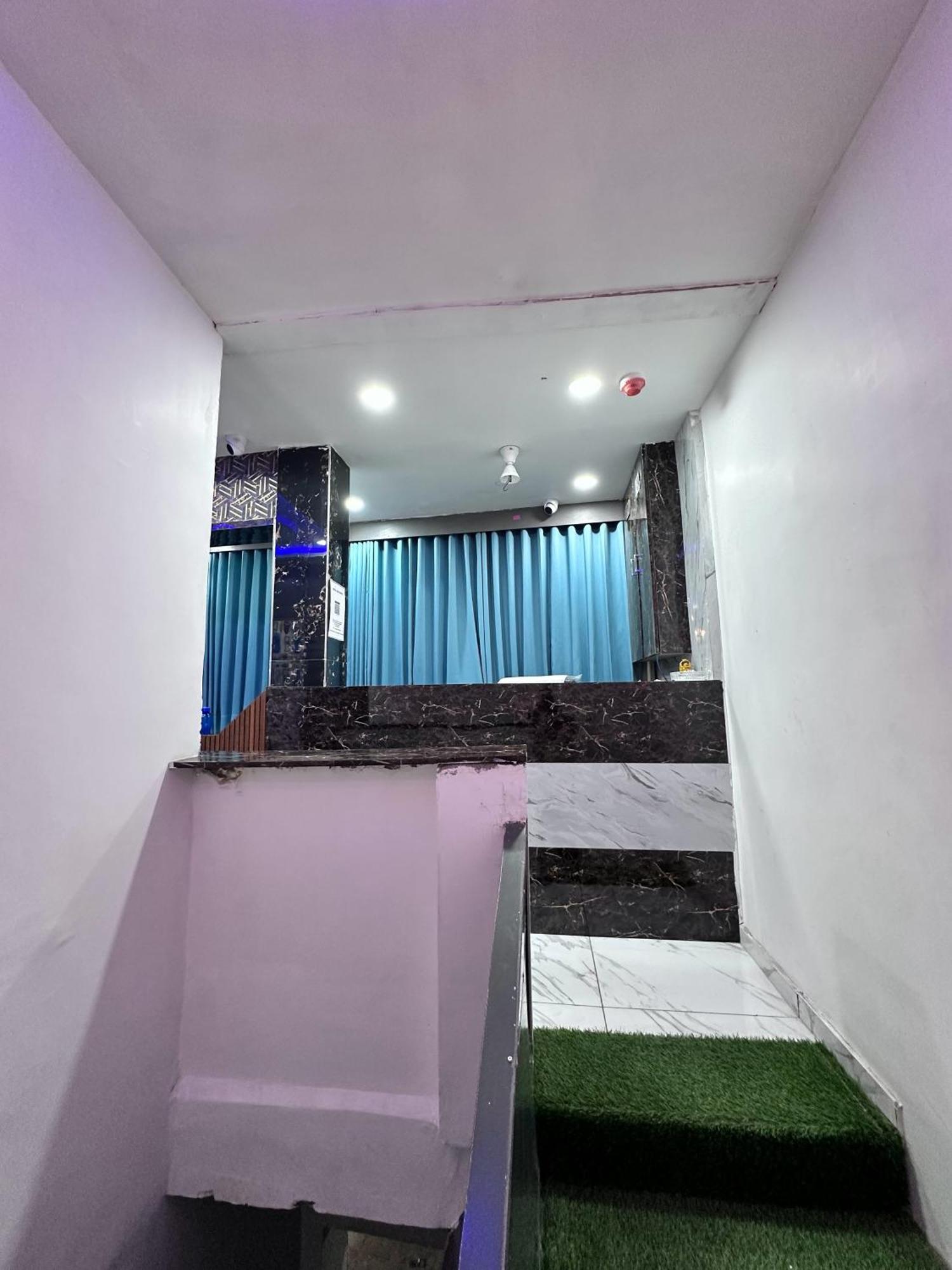 Hotel The Pacific Ahmedabad Airport ภายนอก รูปภาพ