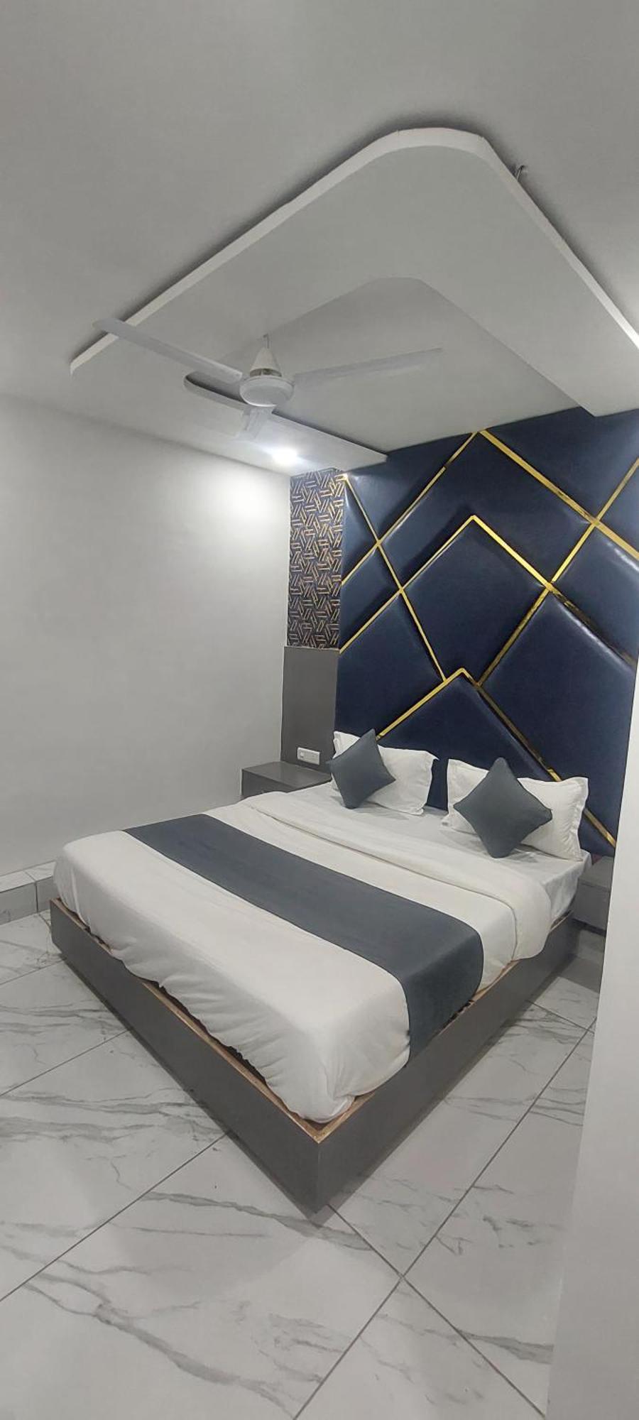 Hotel The Pacific Ahmedabad Airport ภายนอก รูปภาพ