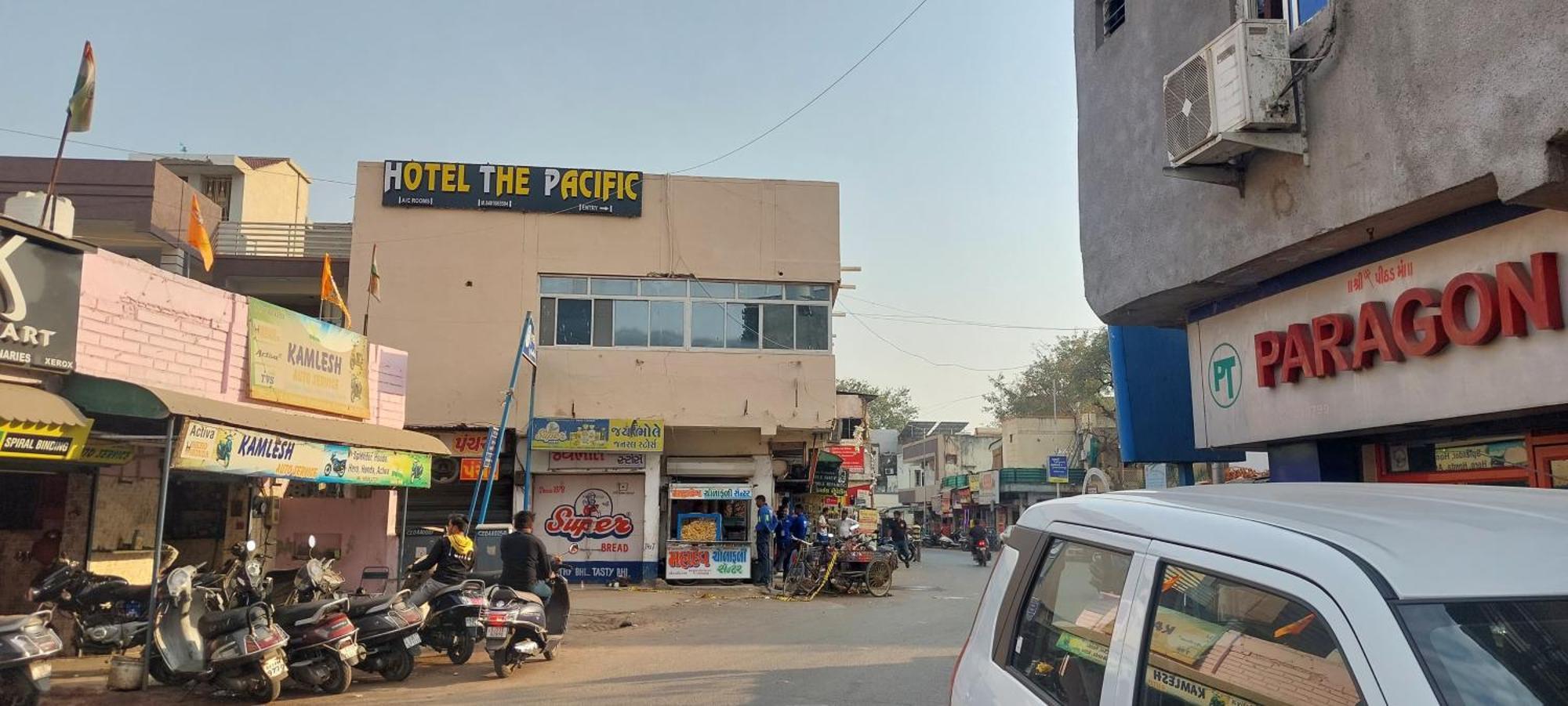 Hotel The Pacific Ahmedabad Airport ภายนอก รูปภาพ